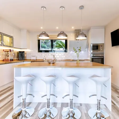 Luxury With Sea Views - Heated Pool-jacuzzi فيلة