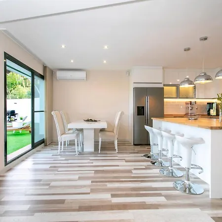 Villa Luxury With Sea Views - Heated Pool-jacuzzi